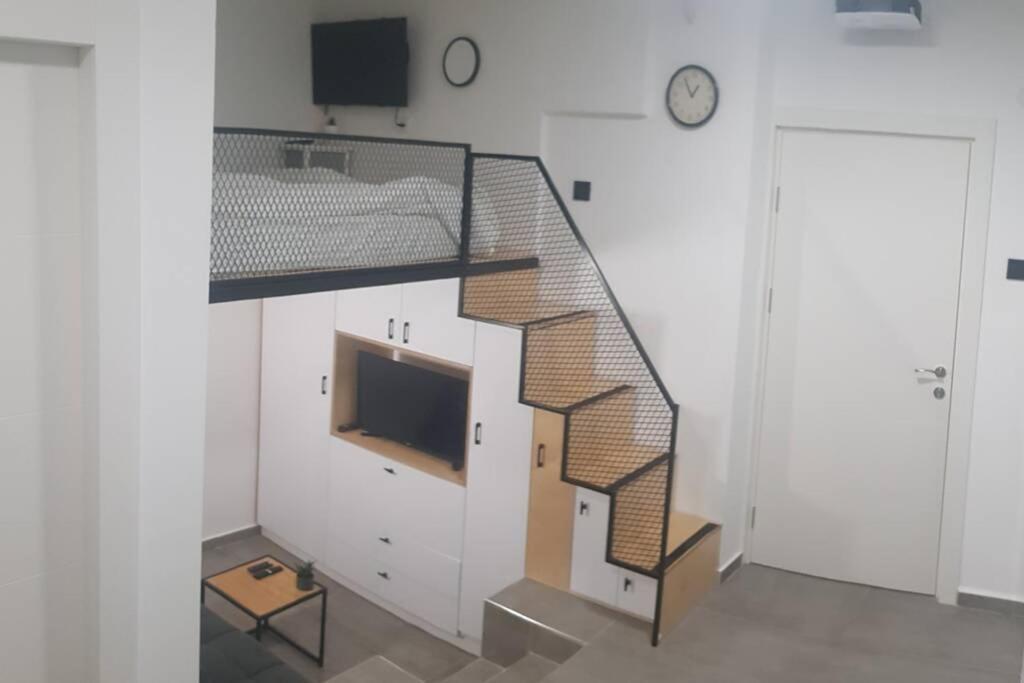 Centrally-Located Quiet Cozy Loft Apartment Beersheba Buitenkant foto